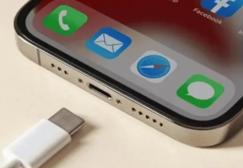 清城苹果15维修分享iPhone15改USB-C接口后能和安卓用户互借充电器吗 